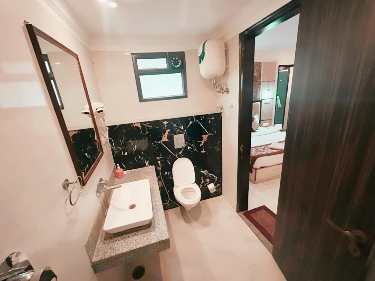 ניו דלהי Hotel Almora Inn - Near By Delhi International Airport - With Free Airport Pickup And Drop מראה חיצוני תמונה