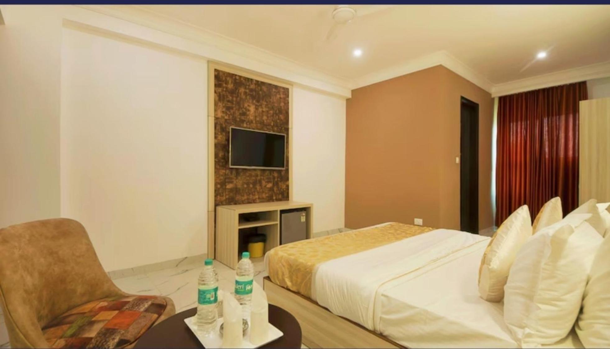 ניו דלהי Hotel Almora Inn - Near By Delhi International Airport - With Free Airport Pickup And Drop מראה חיצוני תמונה