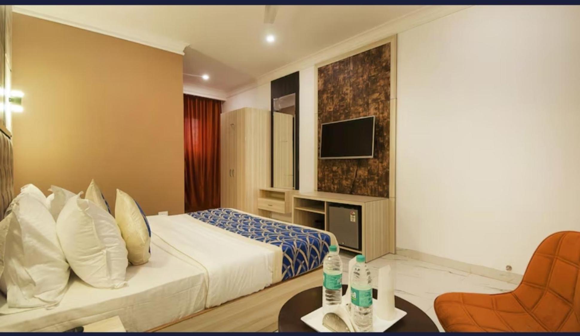 ניו דלהי Hotel Almora Inn - Near By Delhi International Airport - With Free Airport Pickup And Drop מראה חיצוני תמונה