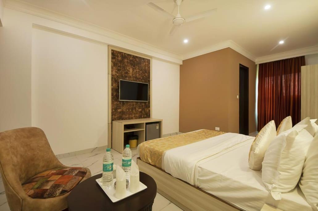 ניו דלהי Hotel Almora Inn - Near By Delhi International Airport - With Free Airport Pickup And Drop מראה חיצוני תמונה